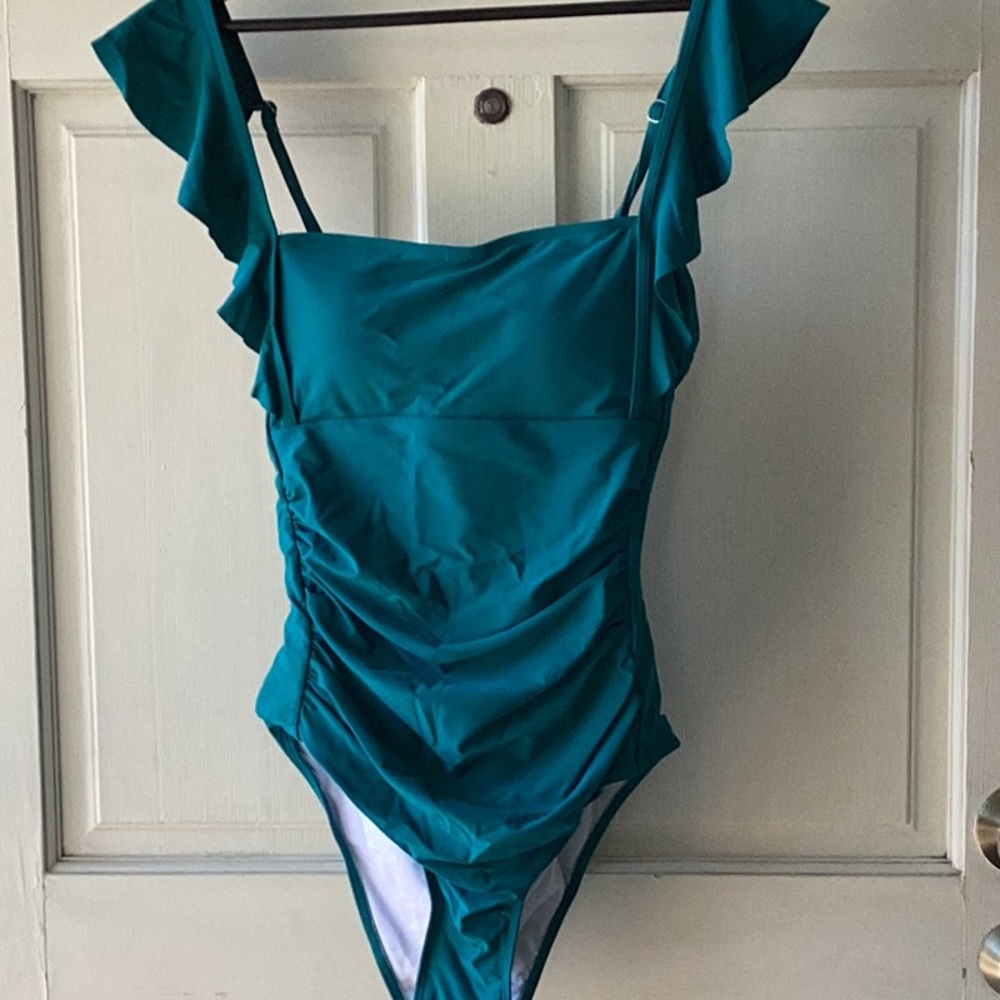 New one piece swimsuit in a beautiful turquoise 🏖️